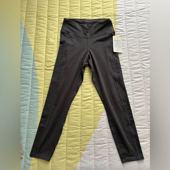 Fabletics Pants - Fabletics Women’s High Waisted Side Pockets 7/8 Leggings Gray Size Medium NWT